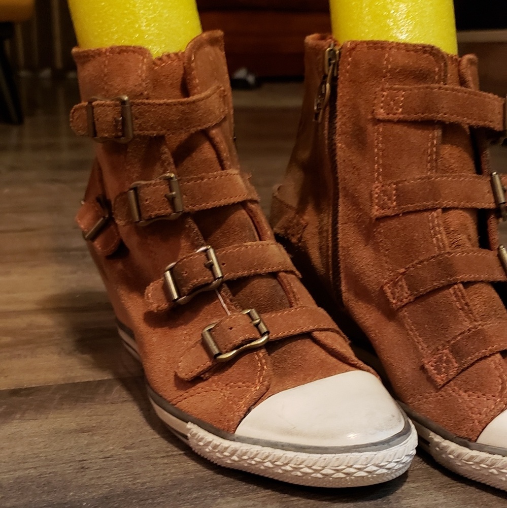 Ash suede wedge
